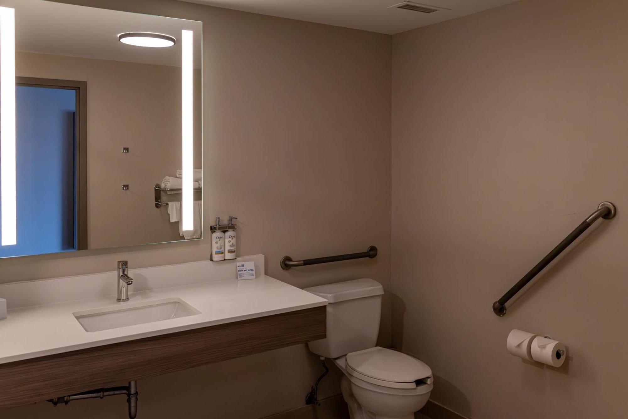Holiday Inn Express Hotel & Suites Brockville By Ihg Екстер'єр фото