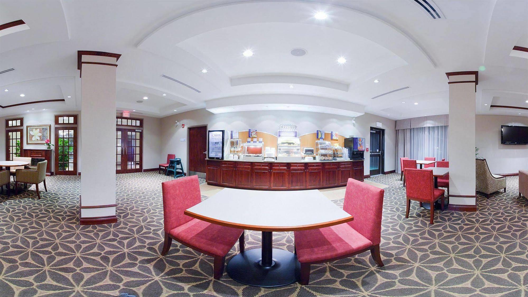 Holiday Inn Express Hotel & Suites Brockville By Ihg Екстер'єр фото